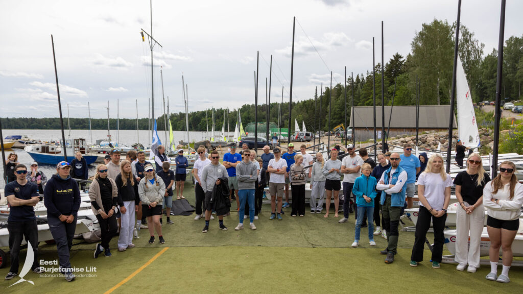 Ligi sada noort purjetajat alustasid täna Hara sadamas kolmepäevase regatiga