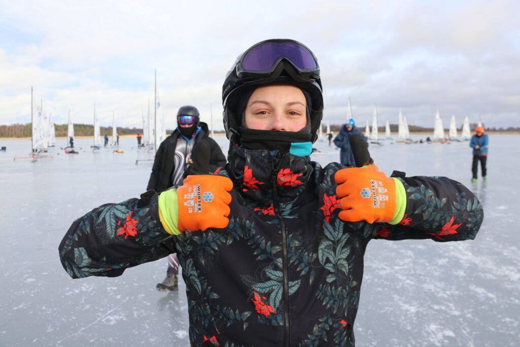 Tõsises rahvusvahelises konkurentsis selgusid Eesti meistrid jääpurjetamises! GALERII